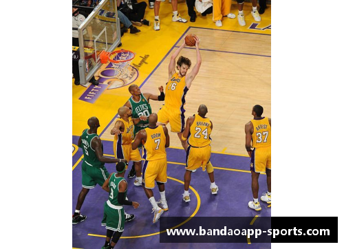 姚明NBA生涯的顶峰：年薪成为全球焦点